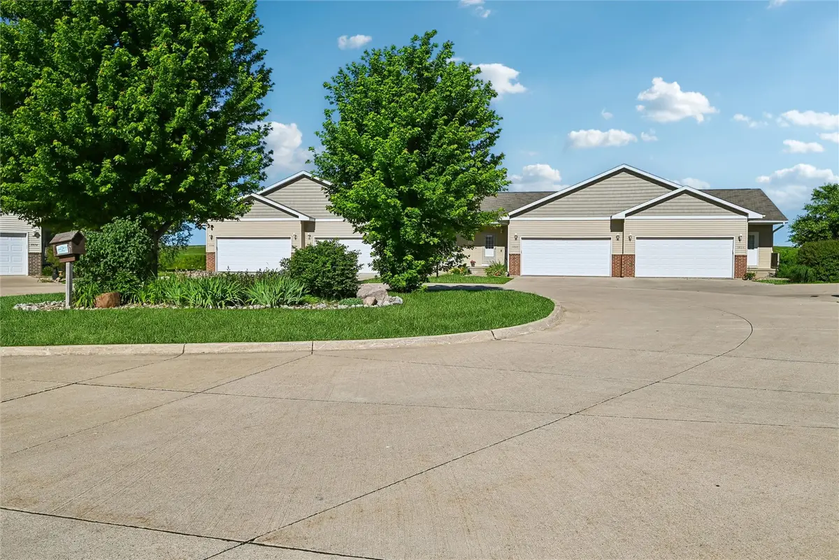 3824 Lakeview Drive Sw, Cedar Rapids, IA 52404 - #1