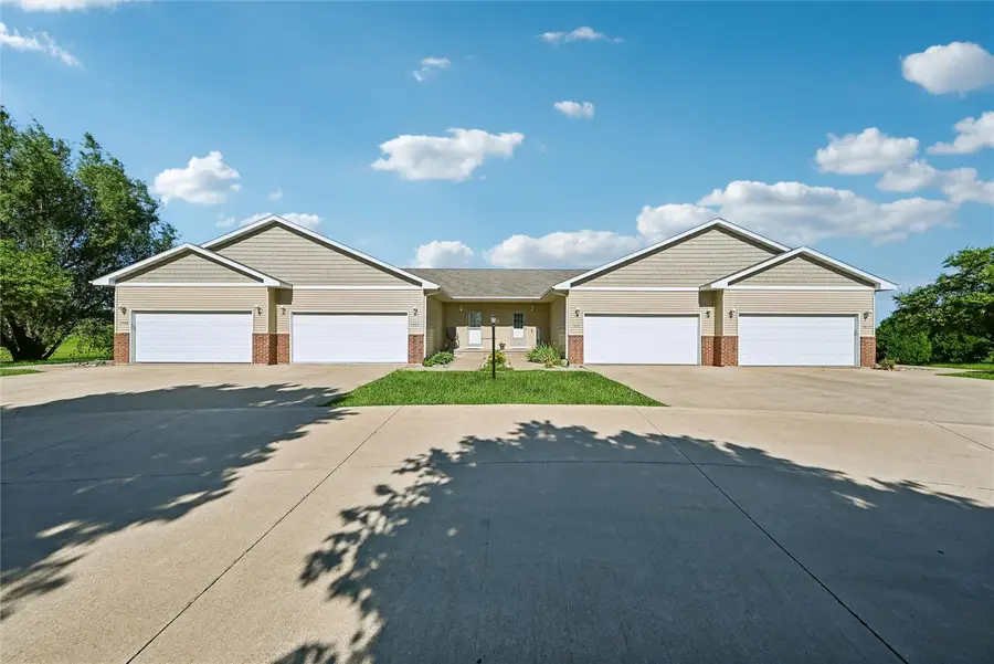 3824 Lakeview Drive Sw, Cedar Rapids, IA 52404 - #2