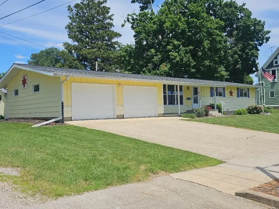 808 18th Street, Belle Plaine, IA 52208 - #2