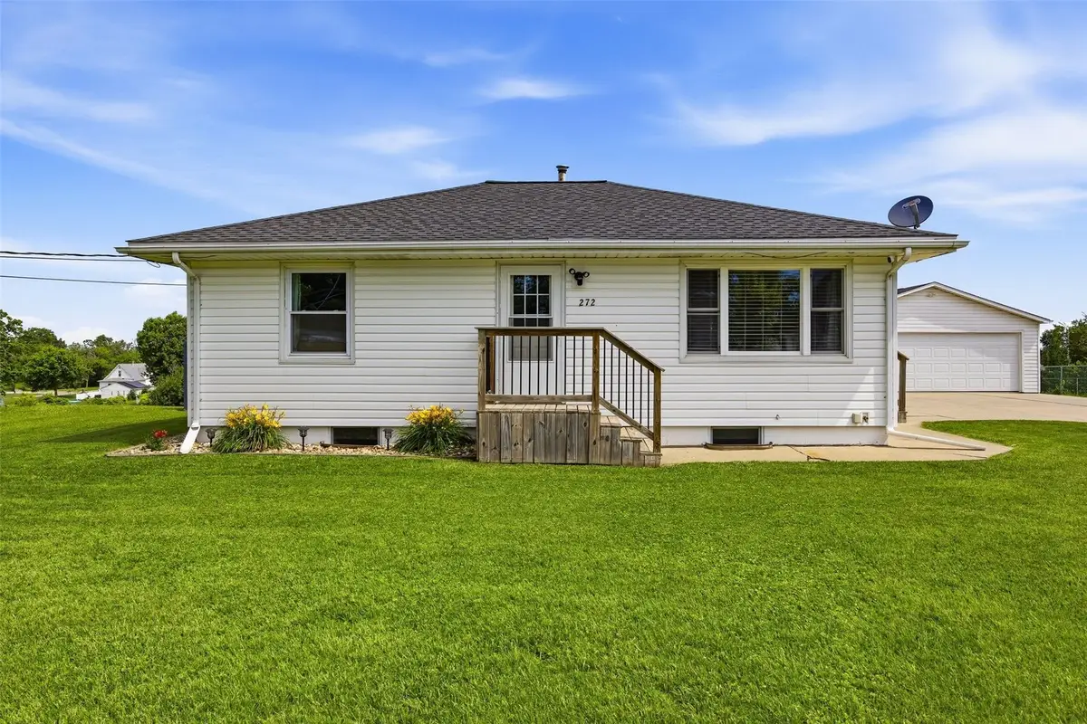 272 28th Avenue Sw, Cedar Rapids, IA 52404 - #1