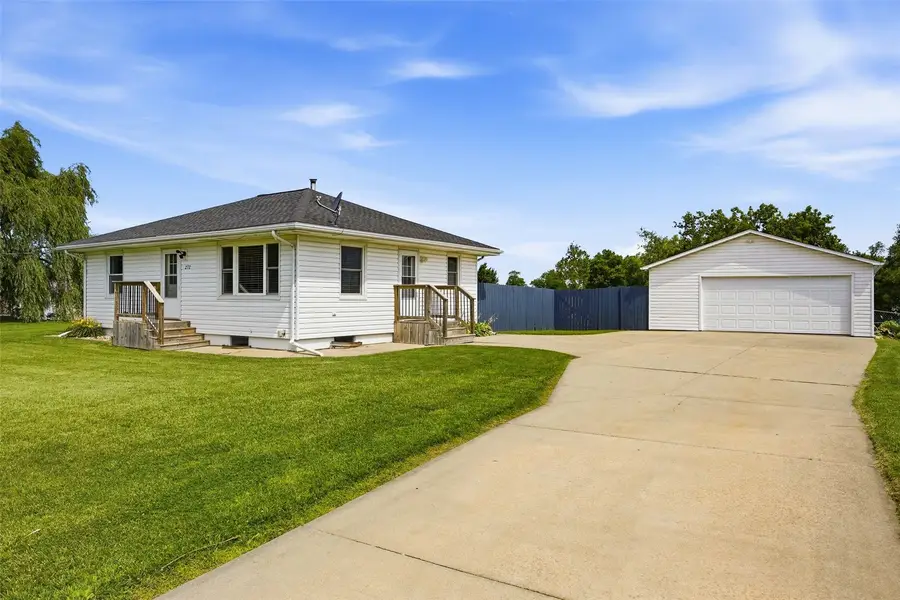 272 28th Avenue Sw, Cedar Rapids, IA 52404 - #2