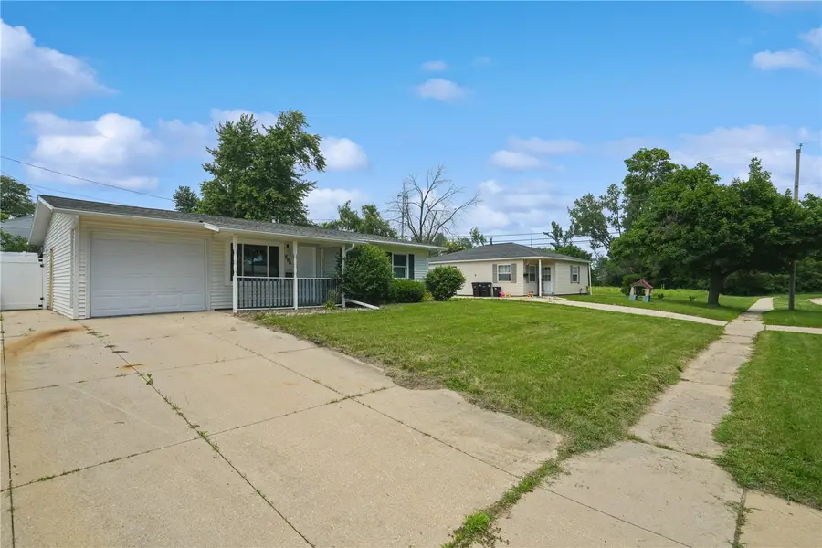 890 S 8th Street, Marion, IA 52302 - #2