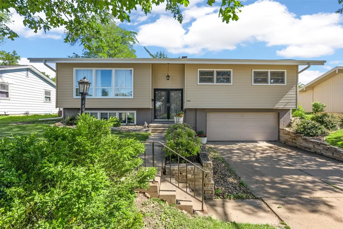 2422 Kilimanjaro Drive Ne, Cedar Rapids, IA 52402 - #1
