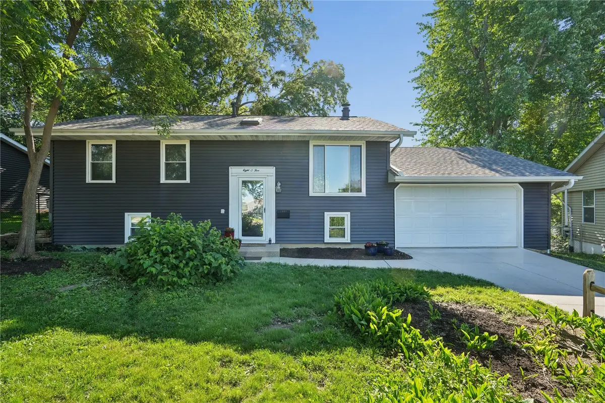 805 Pawnee Drive Nw, Cedar Rapids, IA 52405 - #1