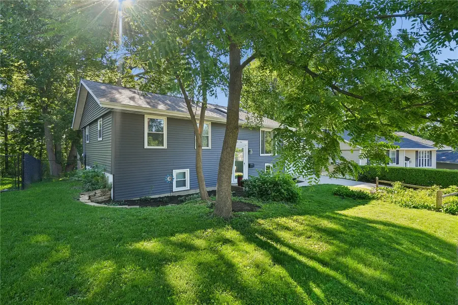 805 Pawnee Drive Nw, Cedar Rapids, IA 52405 - #2