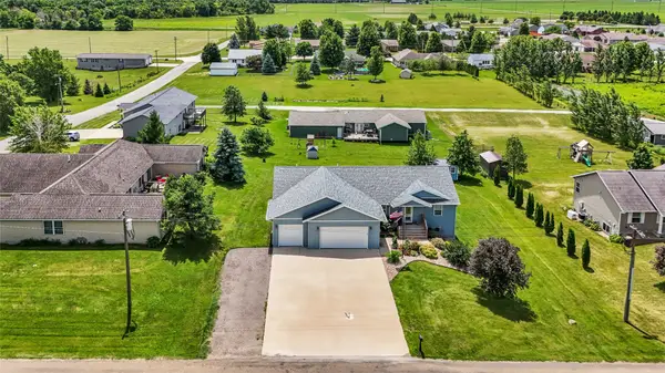 1214 E 13th Street, Vinton, IA 52349