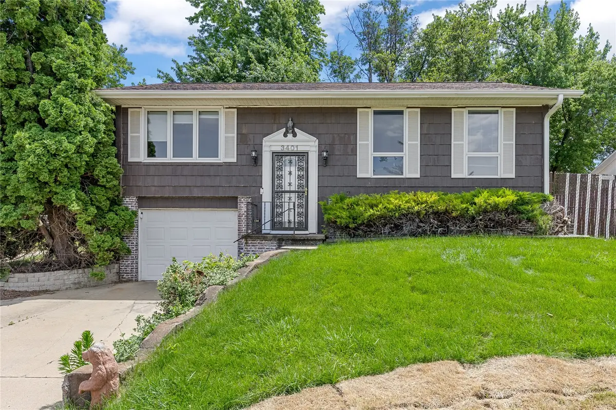 3401 Ardsley Lane Sw, Cedar Rapids, IA 52404 - #1