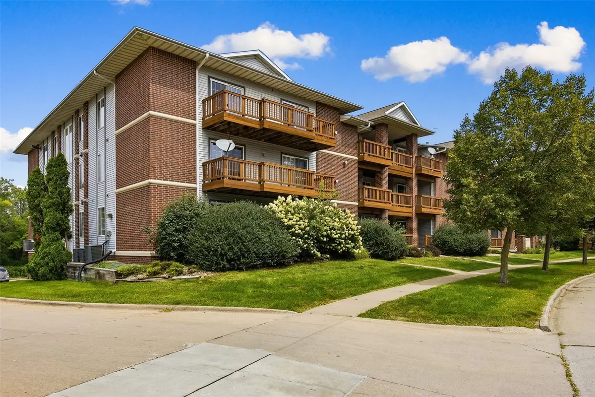 556 West Side Drive, Iowa City, IA 52246 - #1