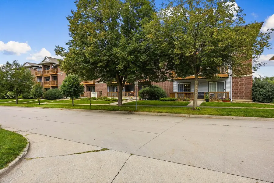 556 West Side Drive, Iowa City, IA 52246 - #2