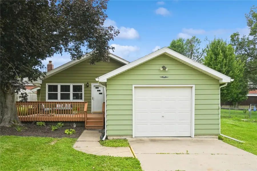 431 30th St Dr Se, Cedar Rapids, IA 52403 - #2