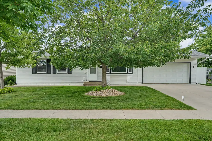 4610 Twin Pines Dr Ne, Cedar Rapids, IA 52402 - #2