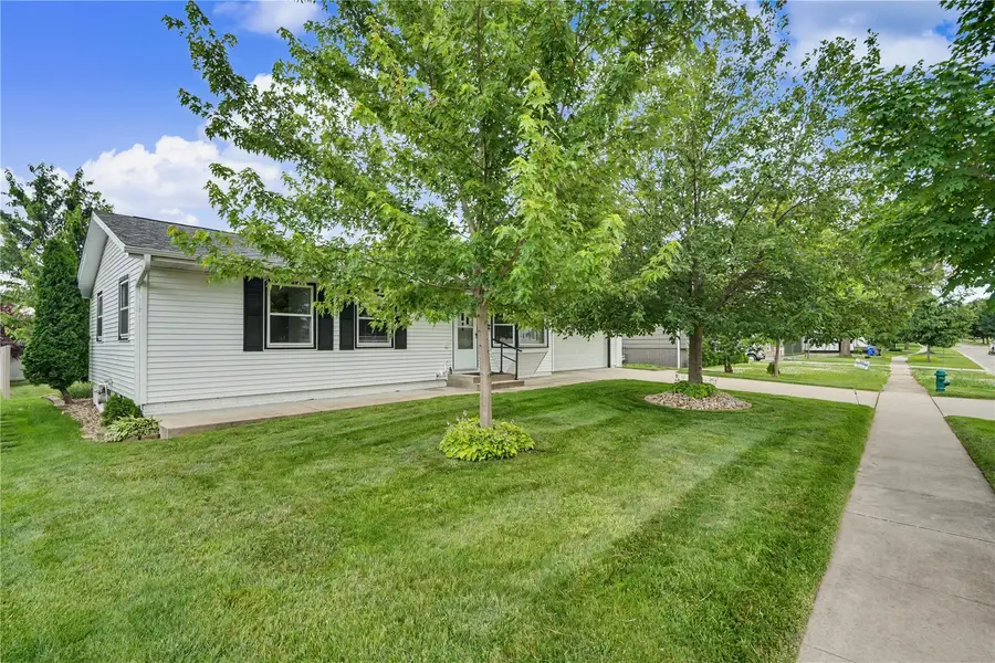 4610 Twin Pines Dr Ne, Cedar Rapids, IA 52402 - #3