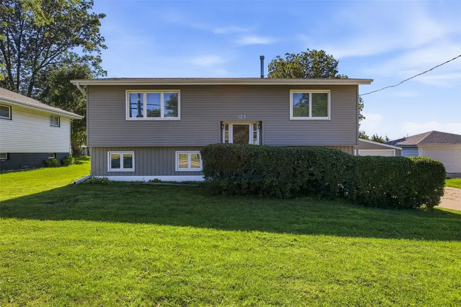 123 Edgewood Road Sw, Cedar Rapids, IA 52404 - #2