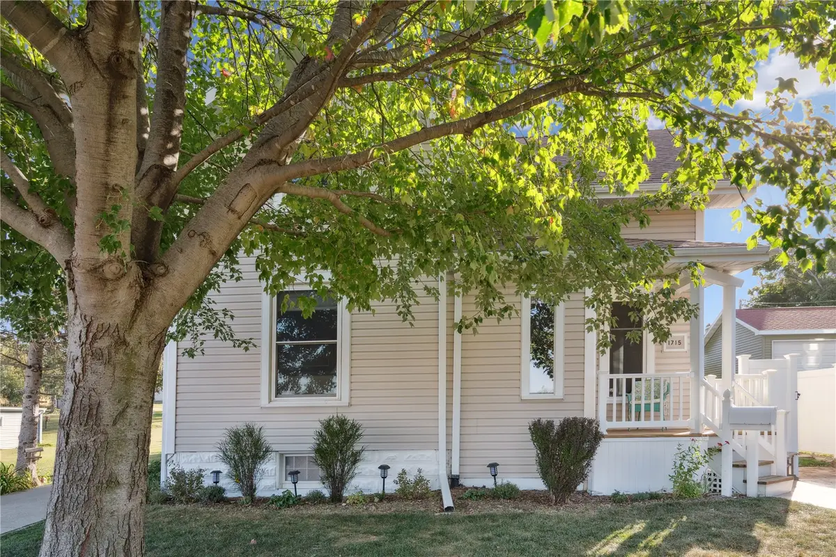 1715 7th Avenue, Belle Plaine, IA 52208 - #1