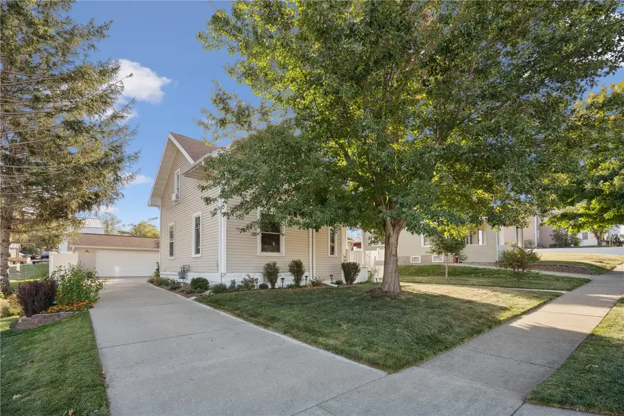 1715 7th Avenue, Belle Plaine, IA 52208 - #2