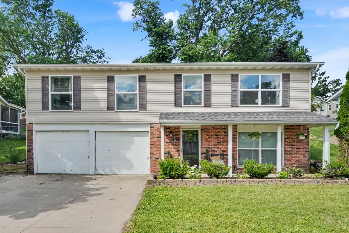 221 Windsor Drive Ne, Cedar Rapids, IA 52402 - #1