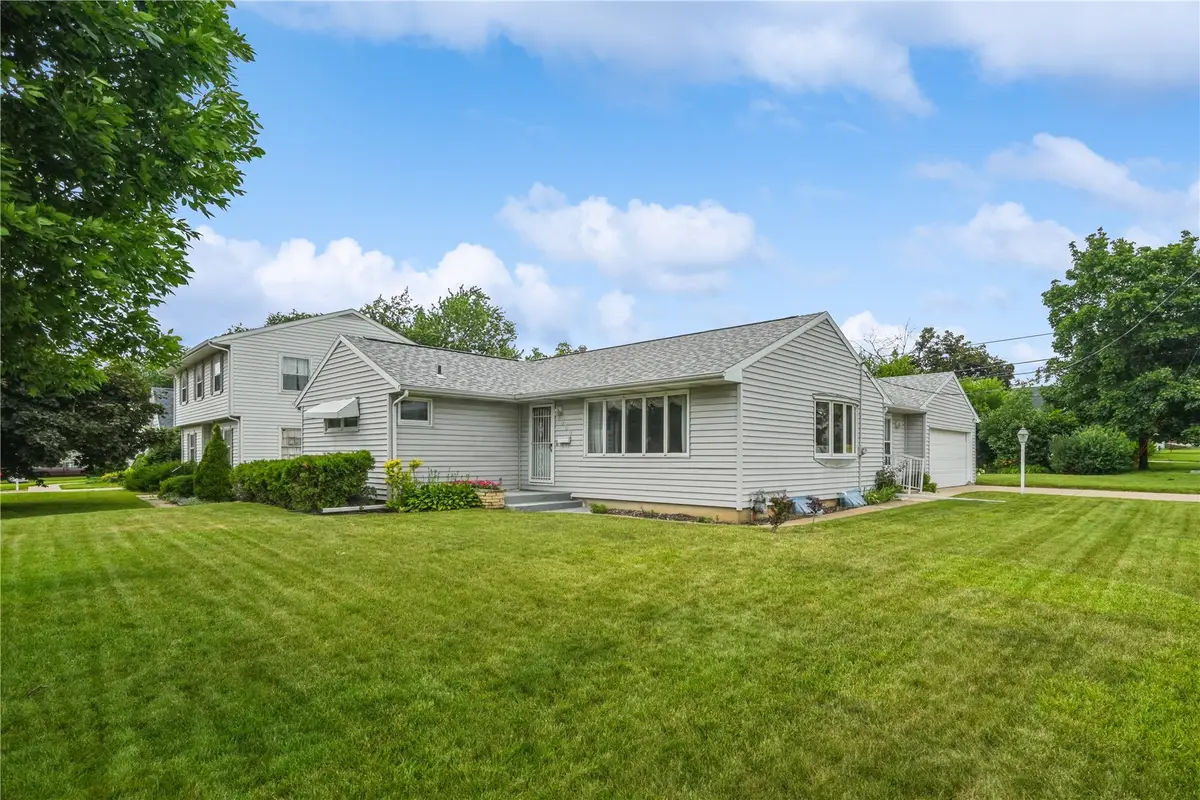 1000 29th Street Ne, Cedar Rapids, IA 52402 - #1