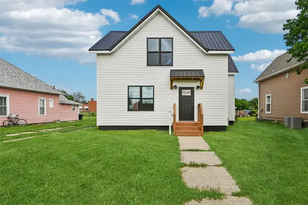 615 7th Avenue, Belle Plaine, IA 52208