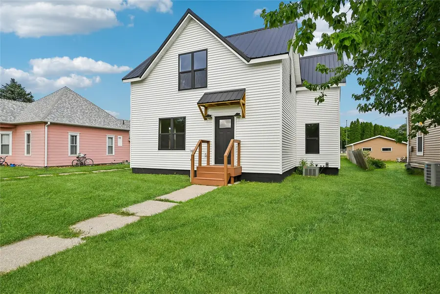615 7th Avenue, Belle Plaine, IA 52208 - #2