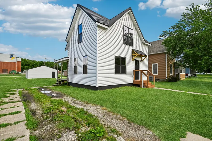615 7th Avenue, Belle Plaine, IA 52208 - #3