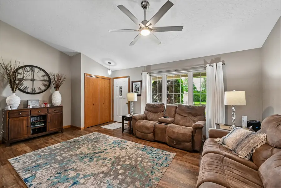102 Richland Avenue #3, Urbana, IA 52345 - #3