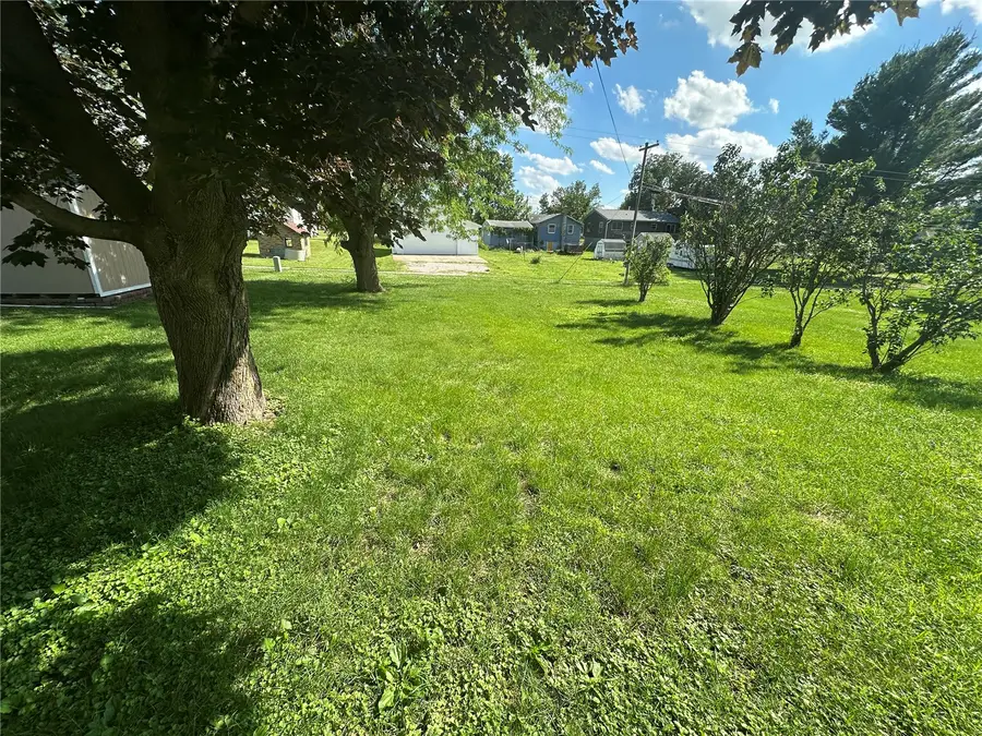 1122 3rd St E, Vinton, IA 52349 - #2