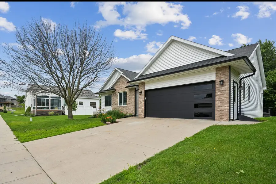 402 Windsor Drive, Solon, IA 52333 - #2