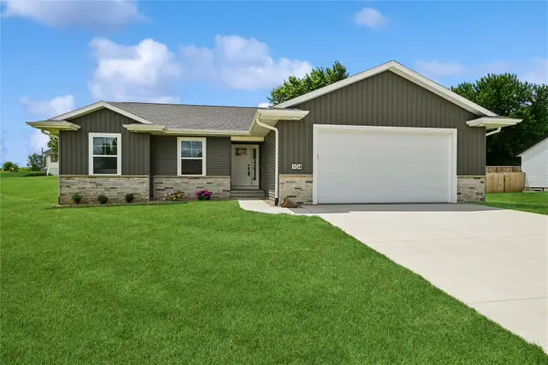 104 5th Ave Court, Coggon, IA 52218