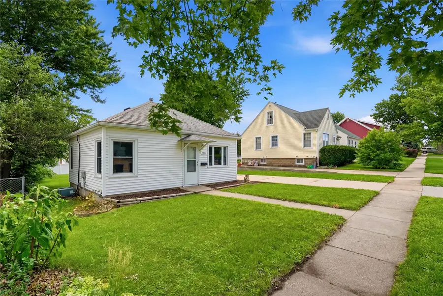 1237 Lincoln Drive, Marion, IA 52302 - #2
