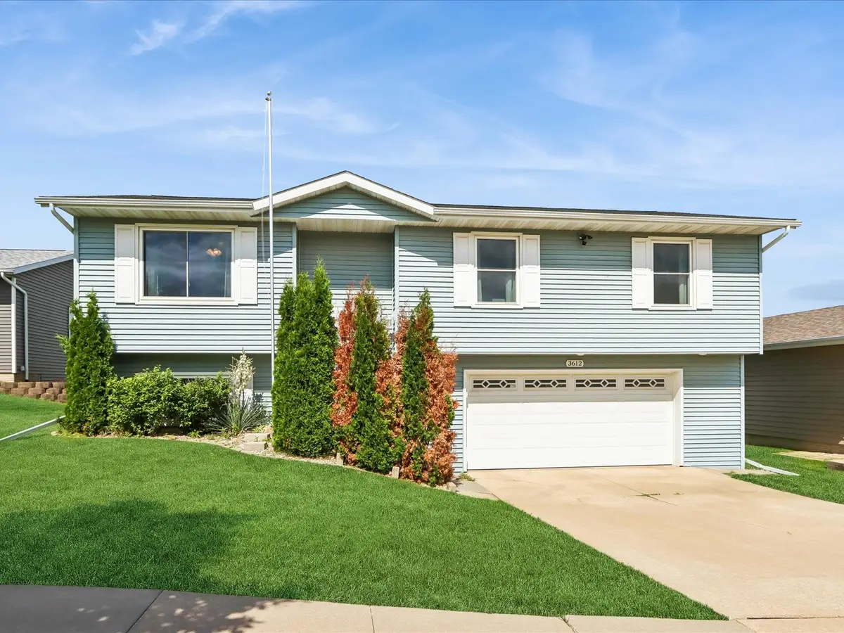 3612 King Drive Sw, Cedar Rapids, IA 52404 - #1