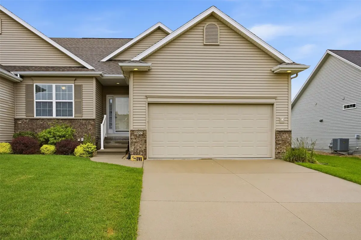 607 Stone Hedge Dr Nw, Cedar Rapids, IA 52405 - #1