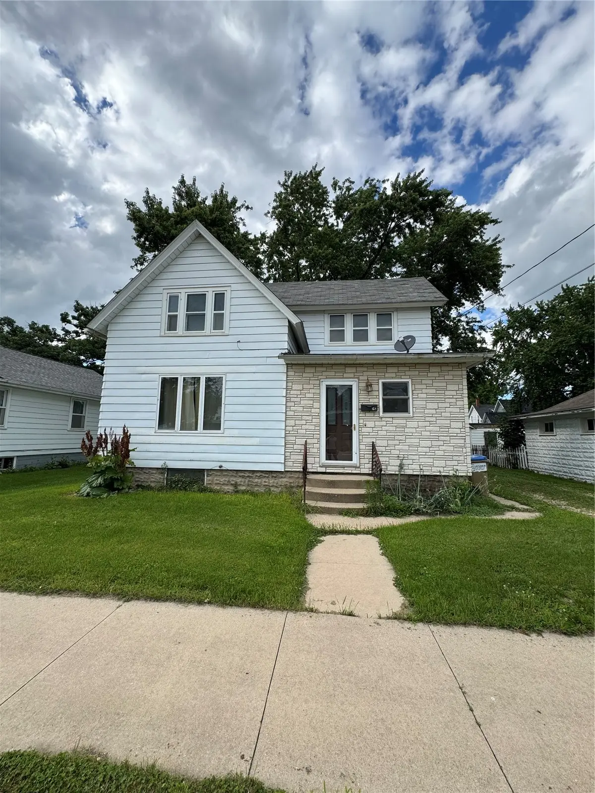 164 East Liberty St, Manchester, IA 52057 - #1