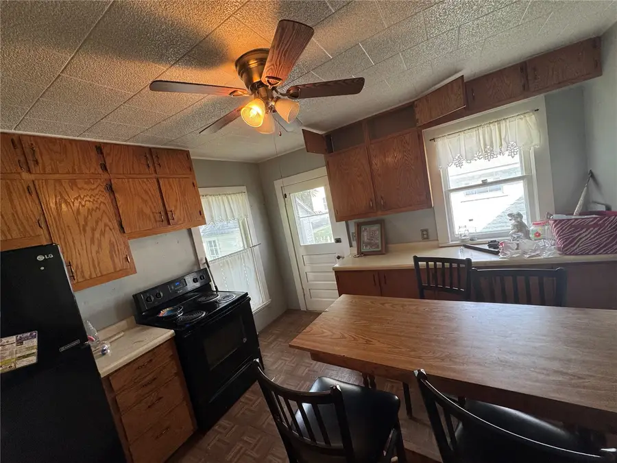 164 East Liberty St, Manchester, IA 52057 - #3