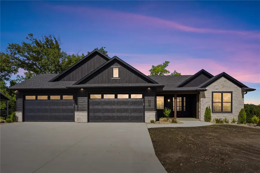 3057 Dell Ridge Ln, Hiawatha, IA 52233 - #2