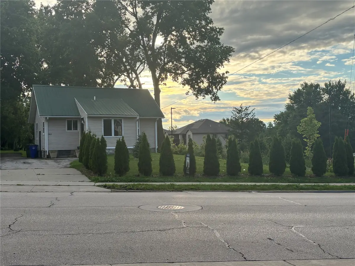2963 Oakland Road Ne, Cedar Rapids, IA 52402 - #1