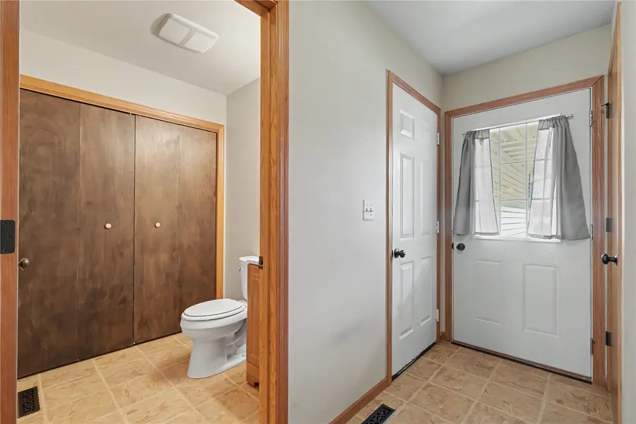 2950 Samuel Ct Sw #C, Cedar Rapids, IA 52404 - #3