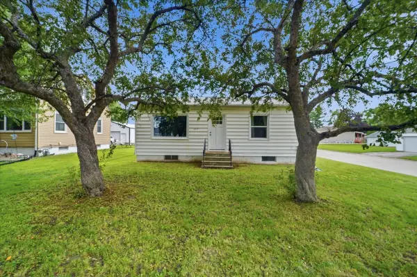 602 E End Avenue, , IA 50707