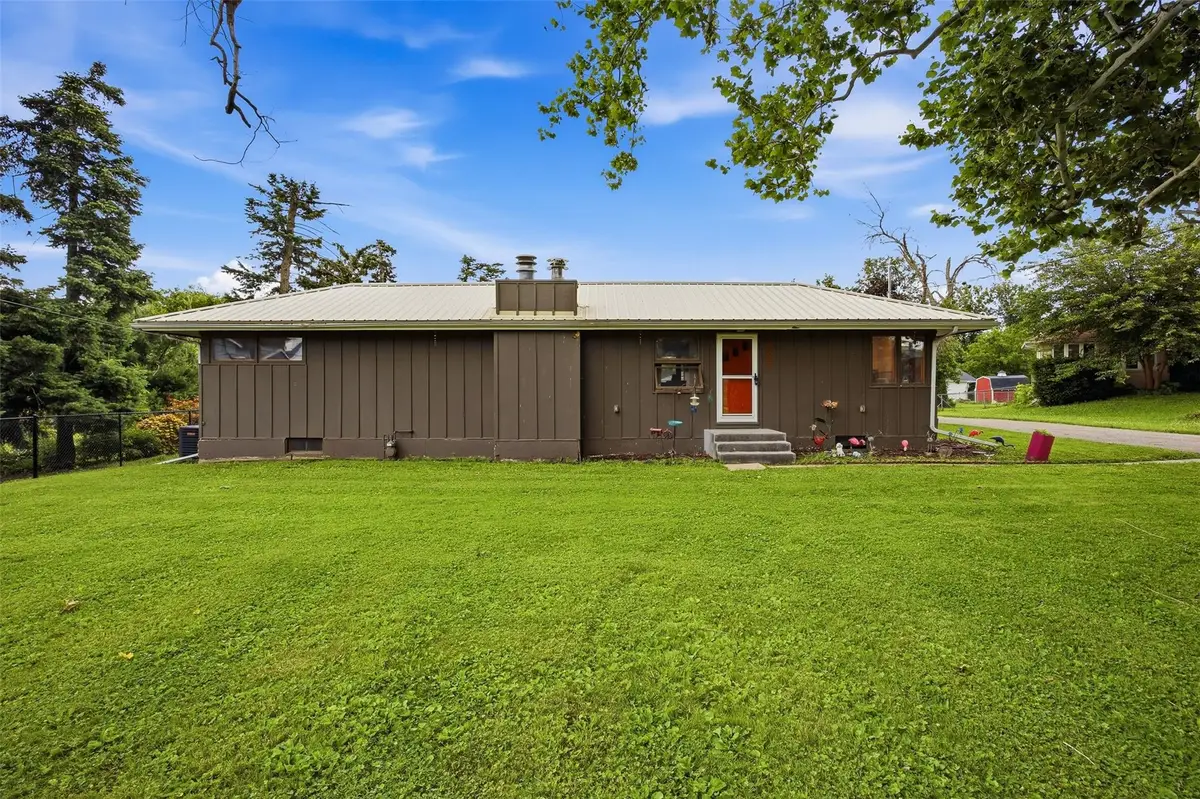 2609 1st Avenue Sw, Cedar Rapids, IA 52404 - #1