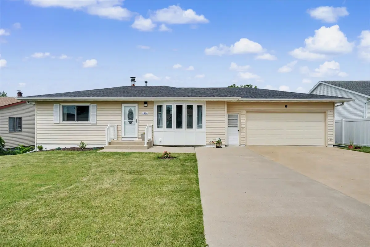 2336 31st St Sw, Cedar Rapids, IA 52404 - #1