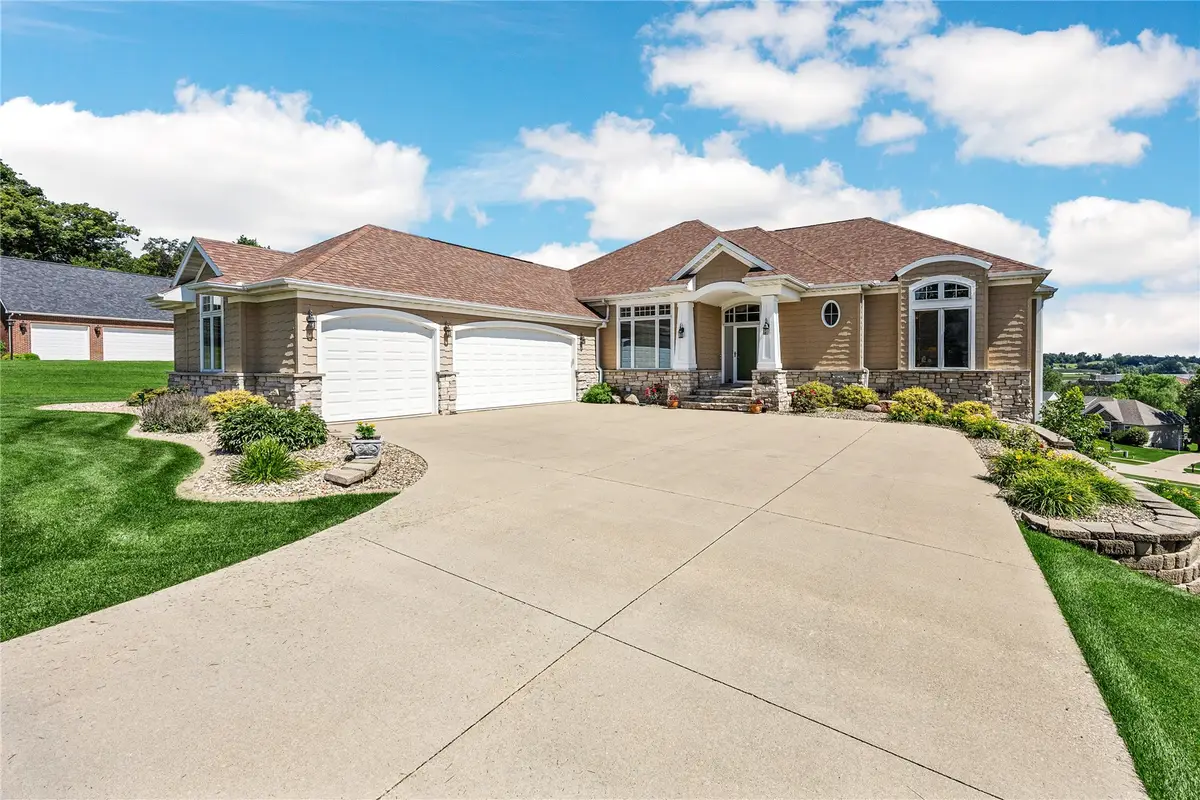 6706 Cedar View Court Ne, Cedar Rapids, IA 52411 - #1