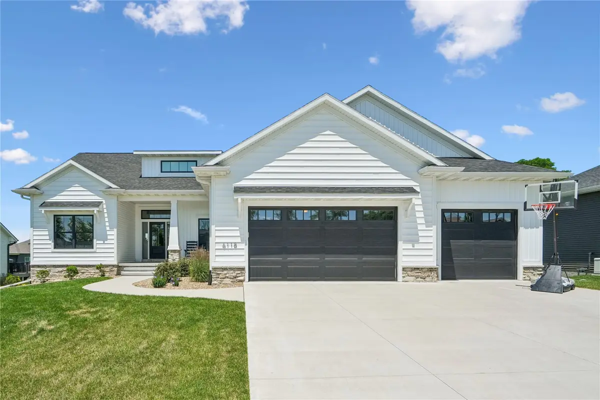 6118 Rapids Ridge Road Ne, Cedar Rapids, IA 52411 - #1