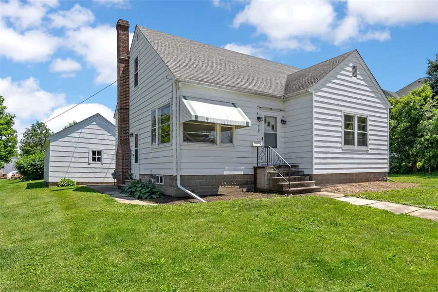305 7th Avenue, Clarence, IA 52216 - #2