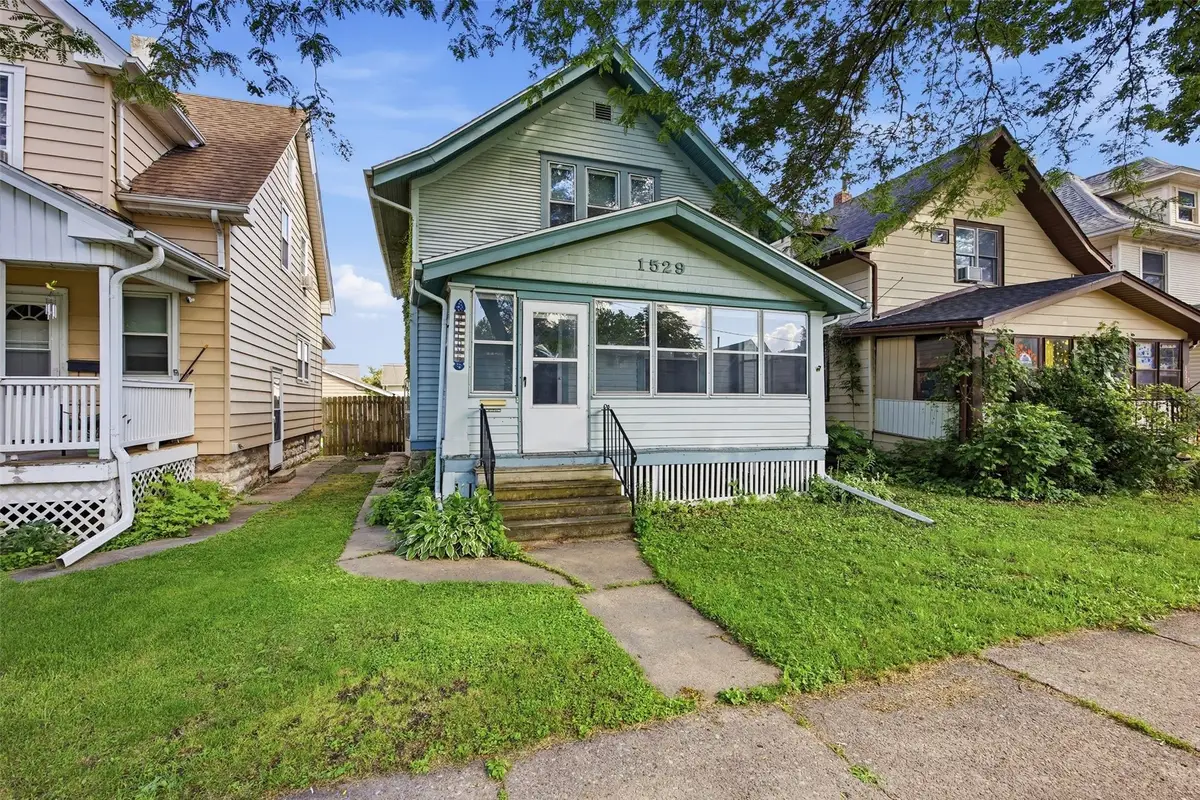 1529 D Avenue Ne, Cedar Rapids, IA 52402 - #1