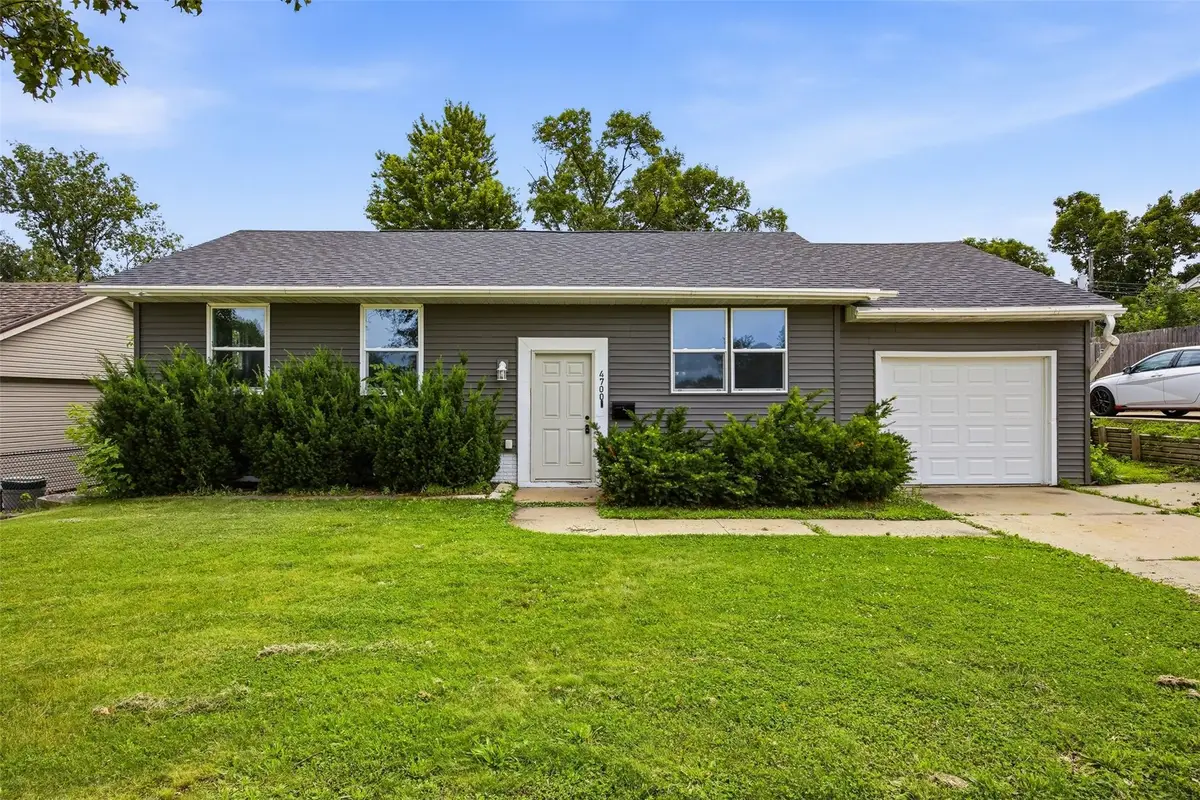 4700 Wenig Road Ne, Cedar Rapids, IA 52402 - #1