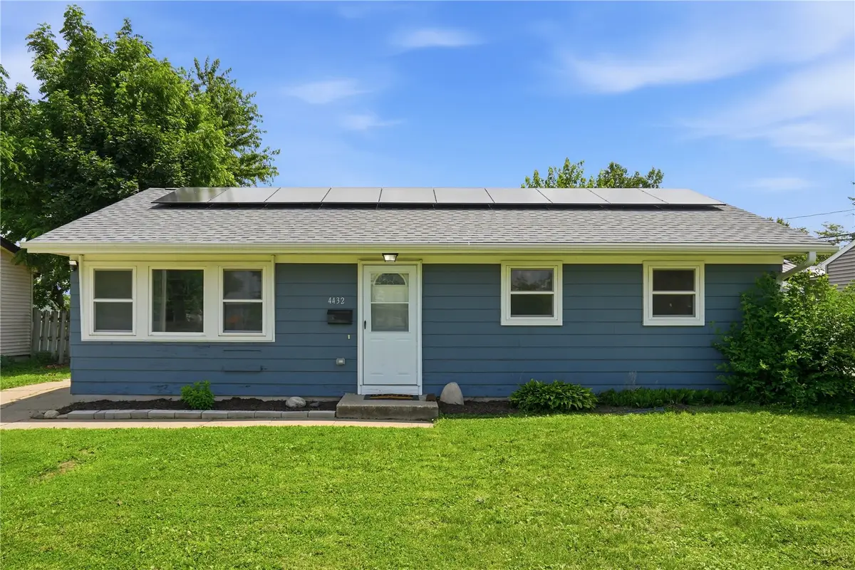 4432 Sherman Street Ne, Cedar Rapids, IA 52402 - #1