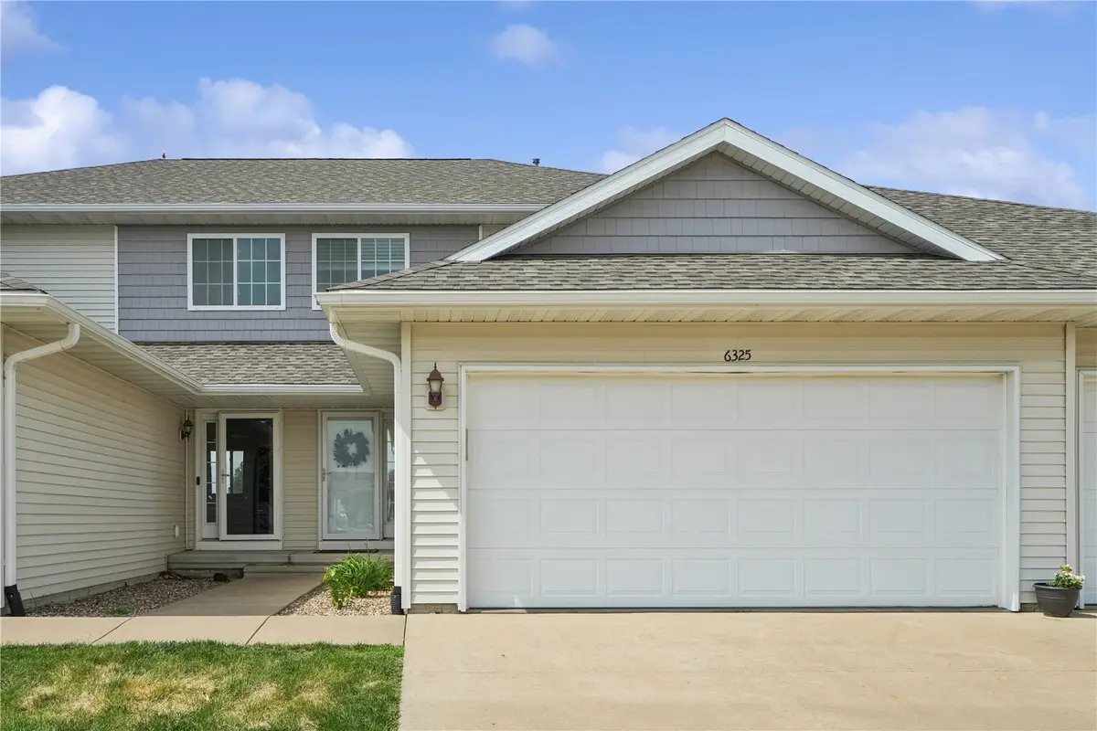 6325 Muirfield Dr Sw, Cedar Rapids, IA 52404 - #1
