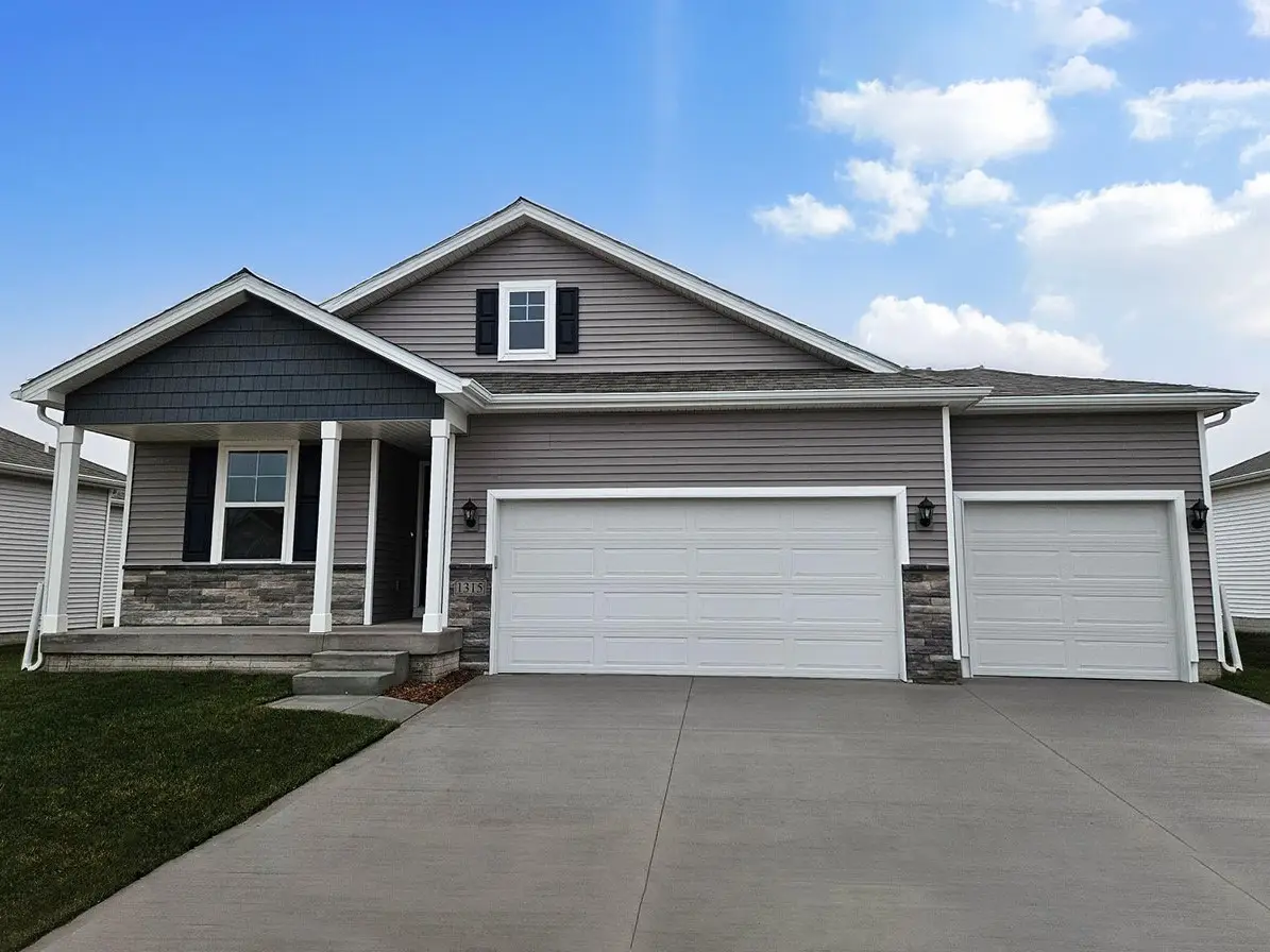 2881 Prairielight Drive, Hiawatha, IA 52233 - #1