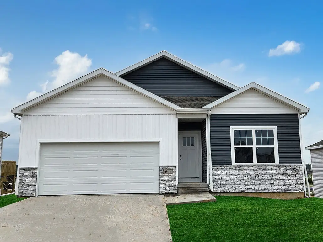 2775 Cecelia Drive, Hiawatha, IA 52233 - #1