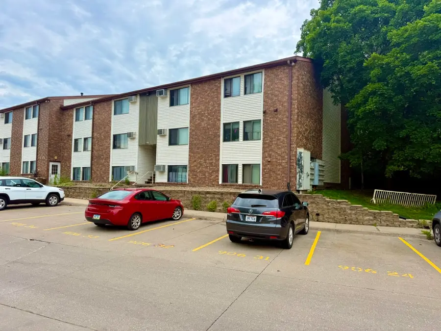 906 Benton Drive #14, Iowa City, IA 52246 - #2