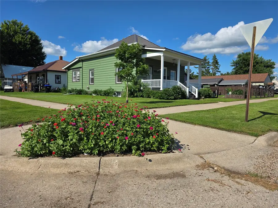 602 10th Street, Belle Plaine, IA 52208 - #3